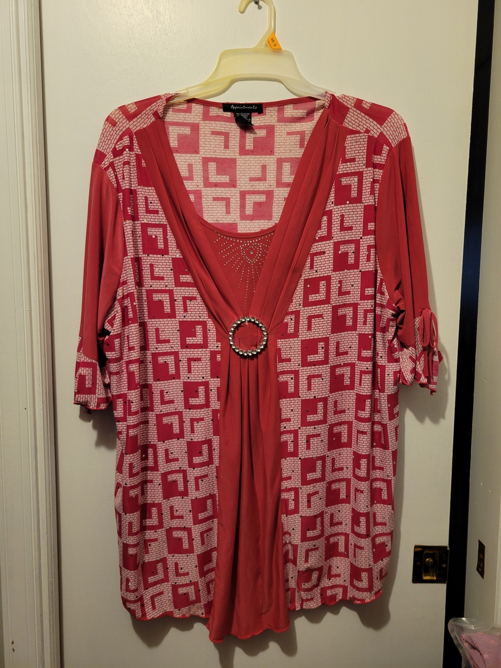 Rose-Pink Geometric V-Neck Tunic with Decorative Ring